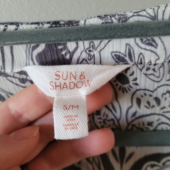 Sun and shadow paisley chiffon coverup - Picture 4 of 7